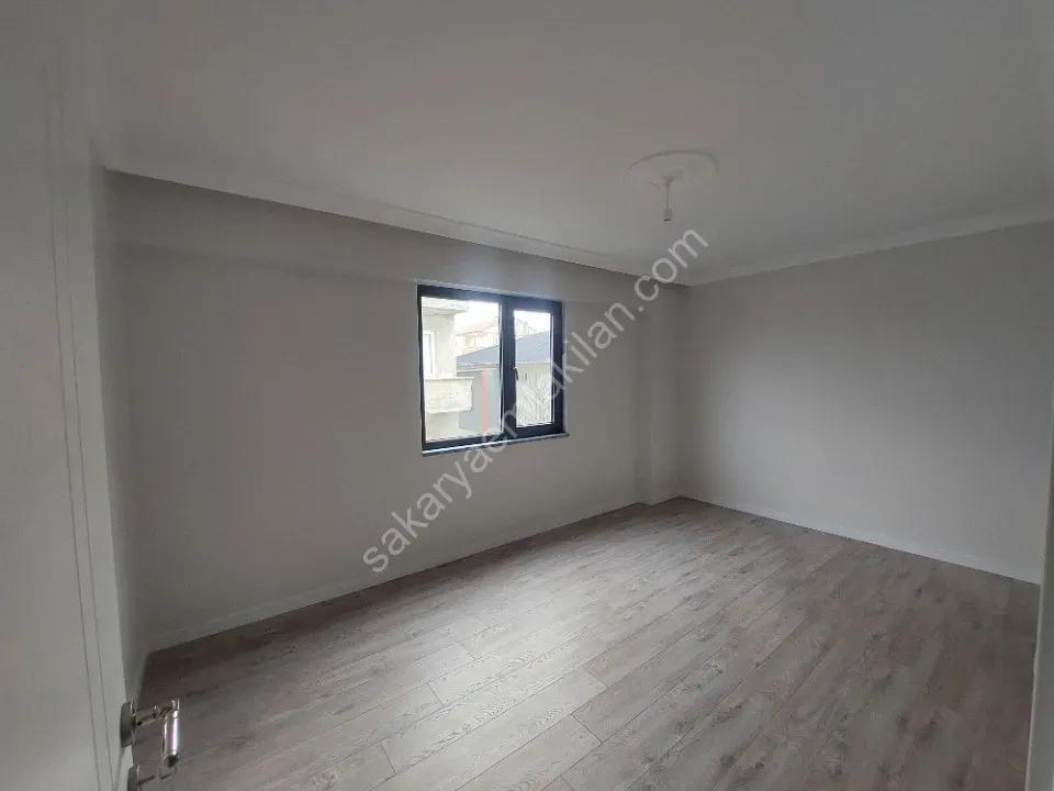 YILDIZ GAYRİMENKUL'DEN KİRALIK SIFIR DAİRE ARİFİYE HANLI MERKEZ