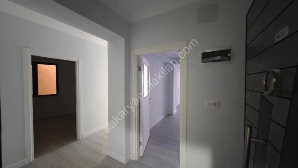 AKYAZI MERKEZ'DE KİRALIK ARA KAT 2+0 DAİRE ÖMERCİKLER MAHALLESİ