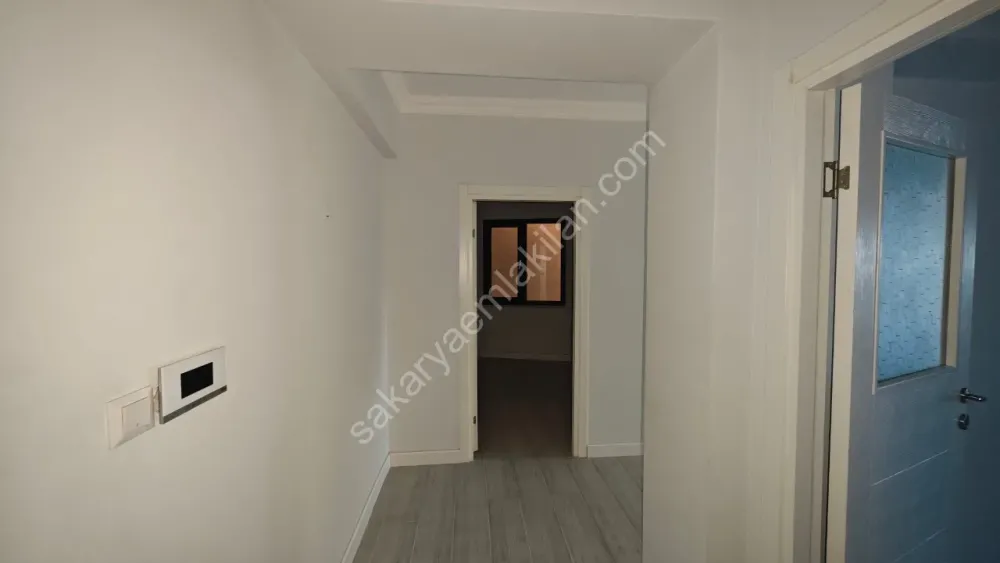 AKYAZI MERKEZ'DE KİRALIK ARA KAT 2+0 DAİRE ÖMERCİKLER MAHALLESİ