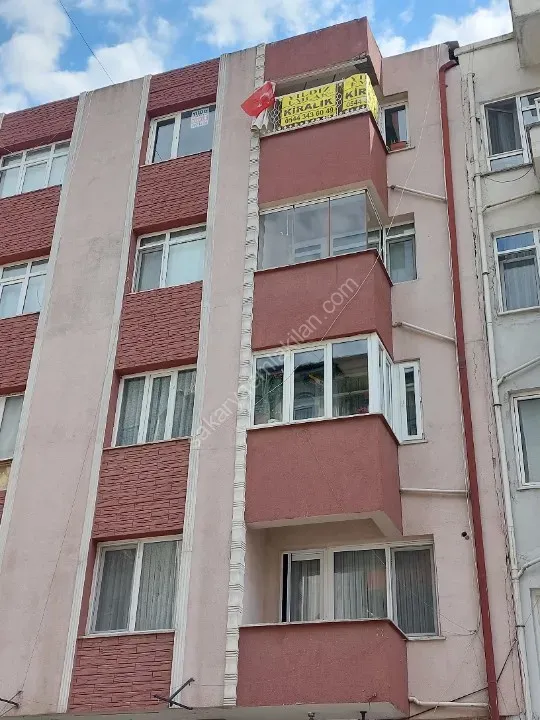 YILDIZ GAYRİMENKUL'DEN KİRALIK DAİRE DOĞUM EVİ İLERİSİ CADDE ÜZERİ