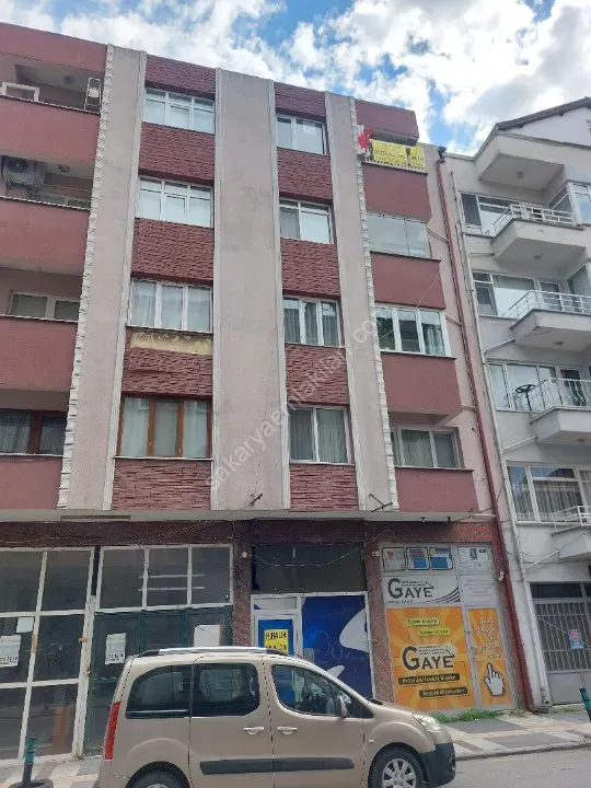 YILDIZ GAYRİMENKUL'DEN KİRALIK DAİRE DOĞUM EVİ İLERİSİ CADDE ÜZERİ