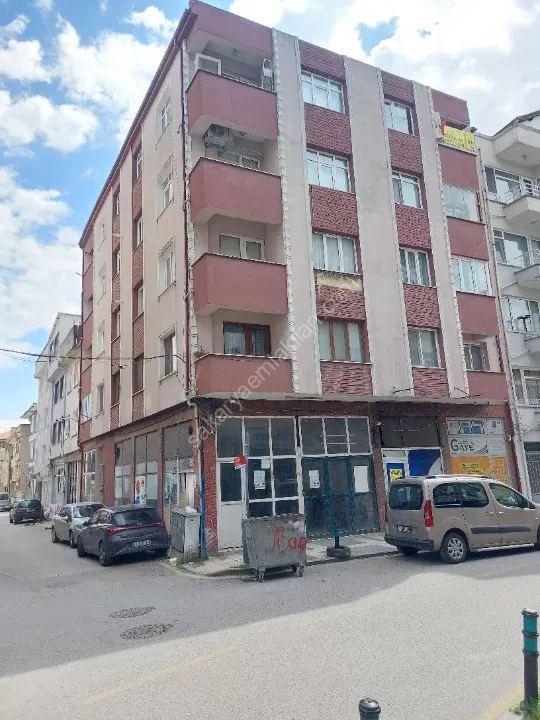 YILDIZ GAYRİMENKUL'DEN KİRALIK DAİRE DOĞUM EVİ İLERİSİ CADDE ÜZERİ