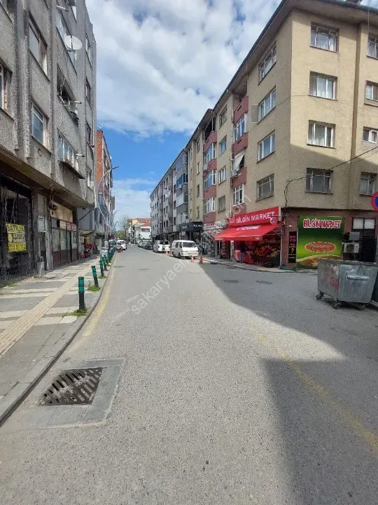 YILDIZ GAYRİMENKUL'DEN KİRALIK DAİRE DOĞUM EVİ İLERİSİ CADDE ÜZERİ