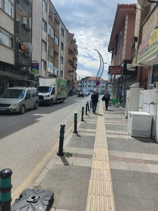 YILDIZ GAYRİMENKUL'DEN KİRALIK DAİRE DOĞUM EVİ İLERİSİ CADDE ÜZERİ