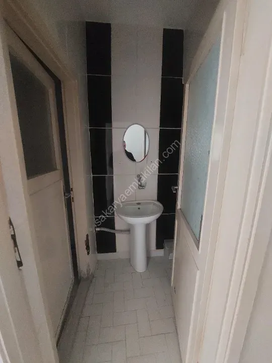 YILDIZ GAYRİMENKUL'DEN KİRALIK DAİRE DOĞUM EVİ İLERİSİ CADDE ÜZERİ