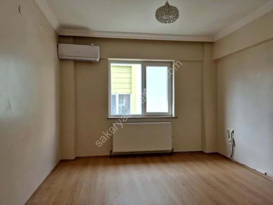 ADAPAZARI CAMİLİ MAHALLESİNDE KİRALIK 3+1 DAİRE