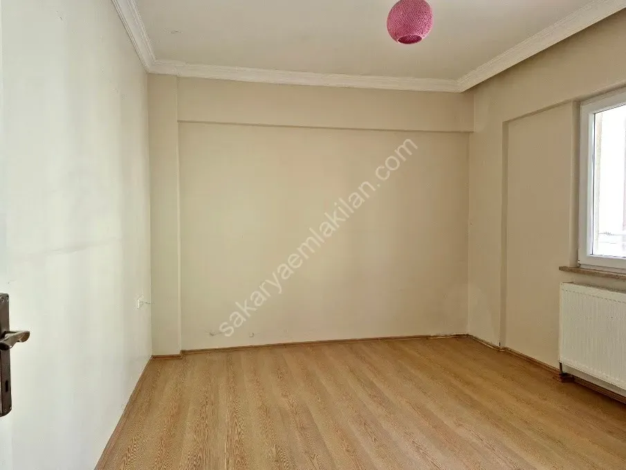 ADAPAZARI CAMİLİ MAHALLESİNDE KİRALIK 3+1 DAİRE