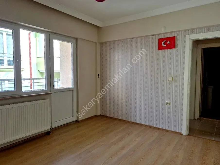 ADAPAZARI CAMİLİ MAHALLESİNDE KİRALIK 3+1 DAİRE