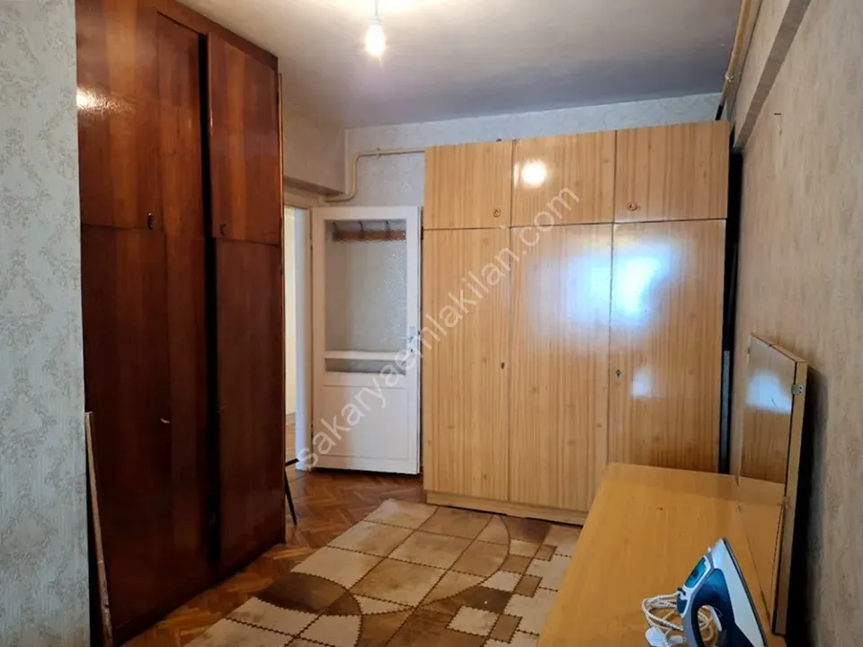 ADAPAZARI YENİDOĞAN MAHALLESİNDE KİRALIK EŞYALI 3+1 DAİRE