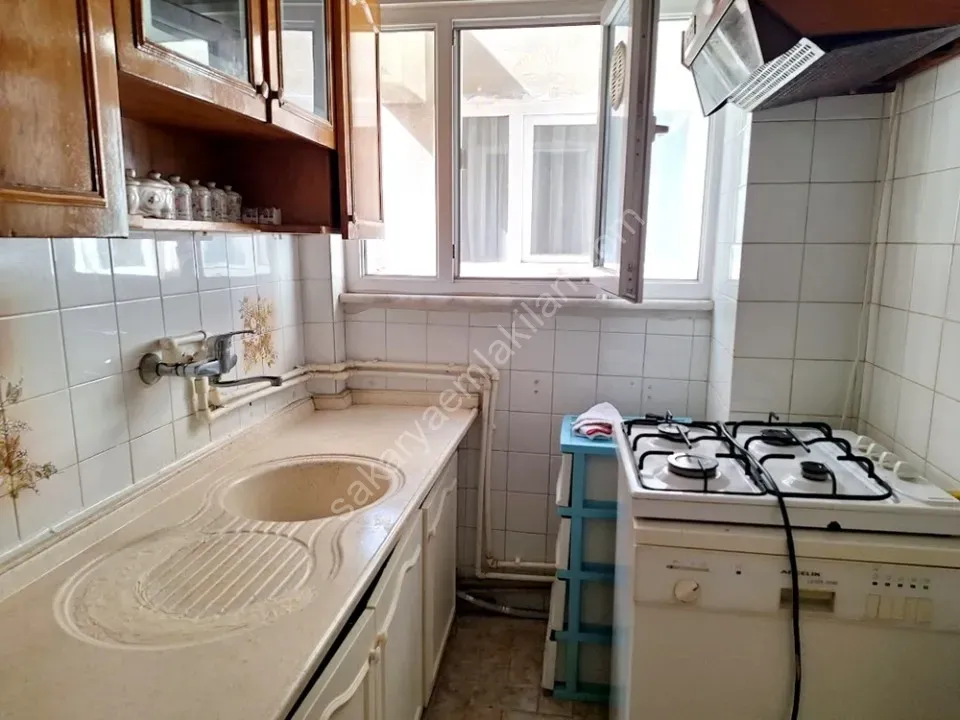 ADAPAZARI YENİDOĞAN MAHALLESİNDE KİRALIK EŞYALI 3+1 DAİRE