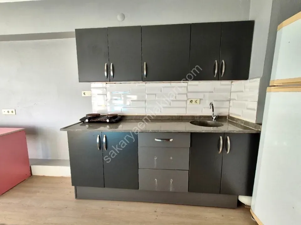 ADAPAZARI MERKEZDE KİRALIK EŞYALI STÜDYO DAİRE