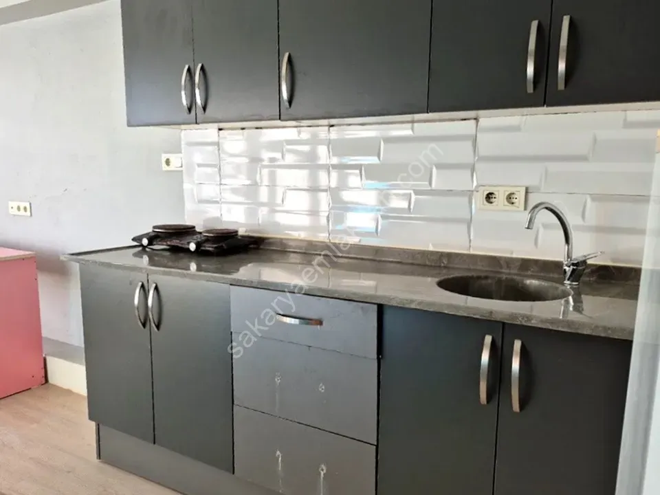 ADAPAZARI MERKEZDE KİRALIK EŞYALI STÜDYO DAİRE