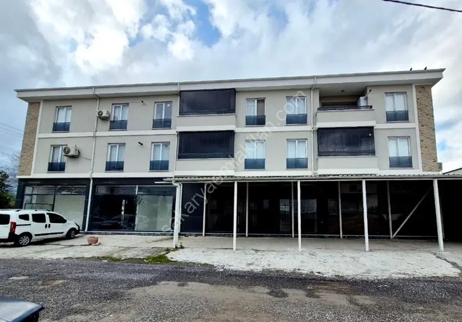 ADAPAZARI MERKEZDE KİRALIK 640 m² GENİŞ KULLANIMLI KÖŞE DÜKKAN