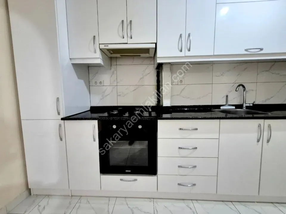 ADAPAZARI MERKEZDE KİRALIK 3+1 DAİRE