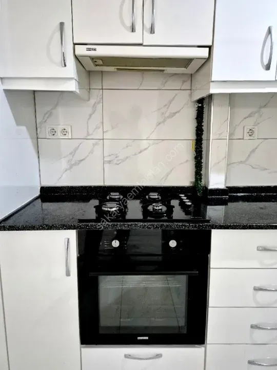 ADAPAZARI MERKEZDE KİRALIK 3+1 DAİRE