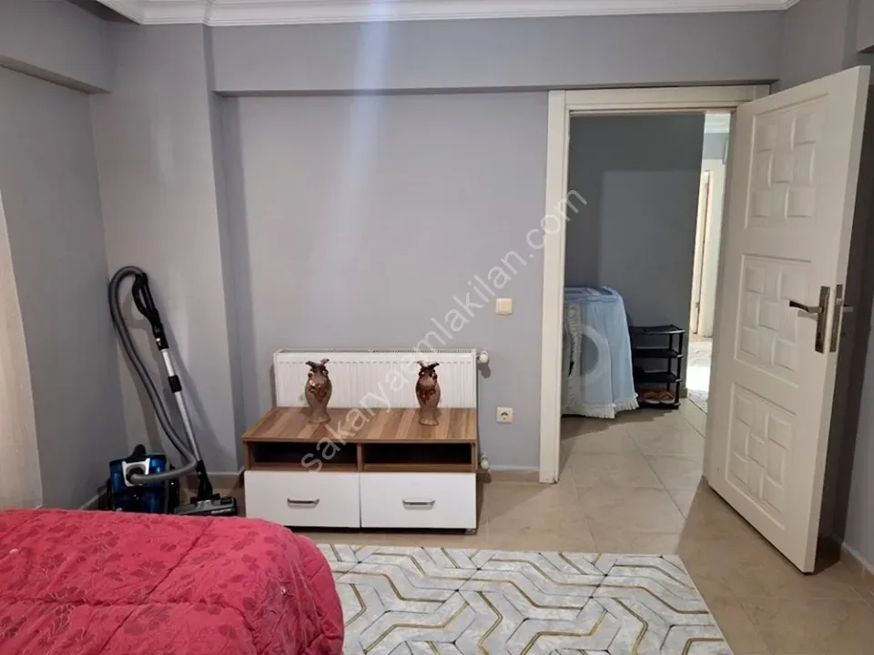 SERDİVAN MERKEZDE KİRALIK EŞYALI 2+1 DAİRE