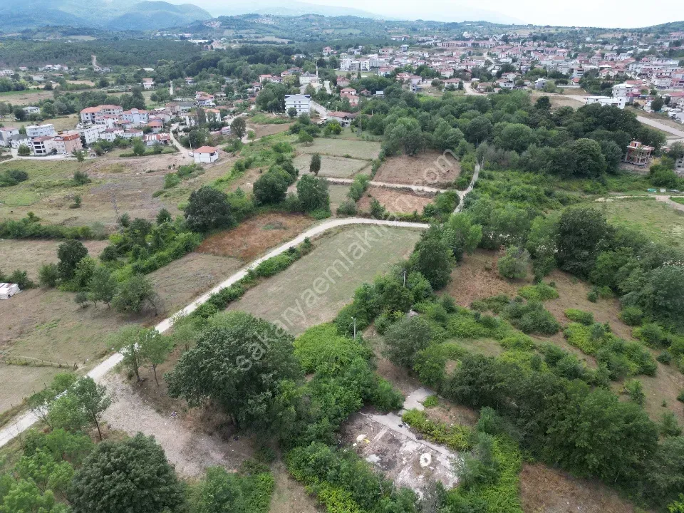 ARİFİYE NEVİYE'DE DOĞAYLA İÇ İÇE, KÖŞE PARSEL 2.363 m² İMARLI ARSA