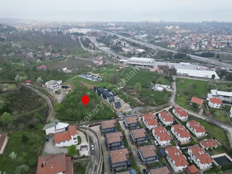 SAPANCA GÜLDİBİ'NDE GÖL MANZARALI 1.270 m² İMARLI ARSA