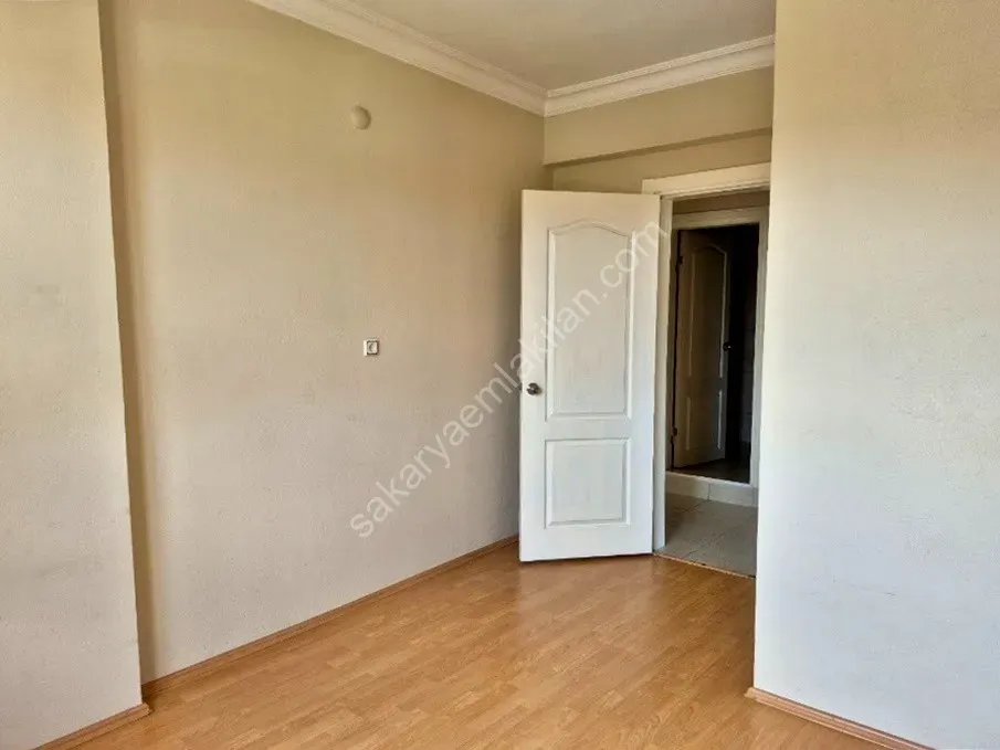 SERDİVAN MERKEZDE KİRALIK 3+1 DAİRE