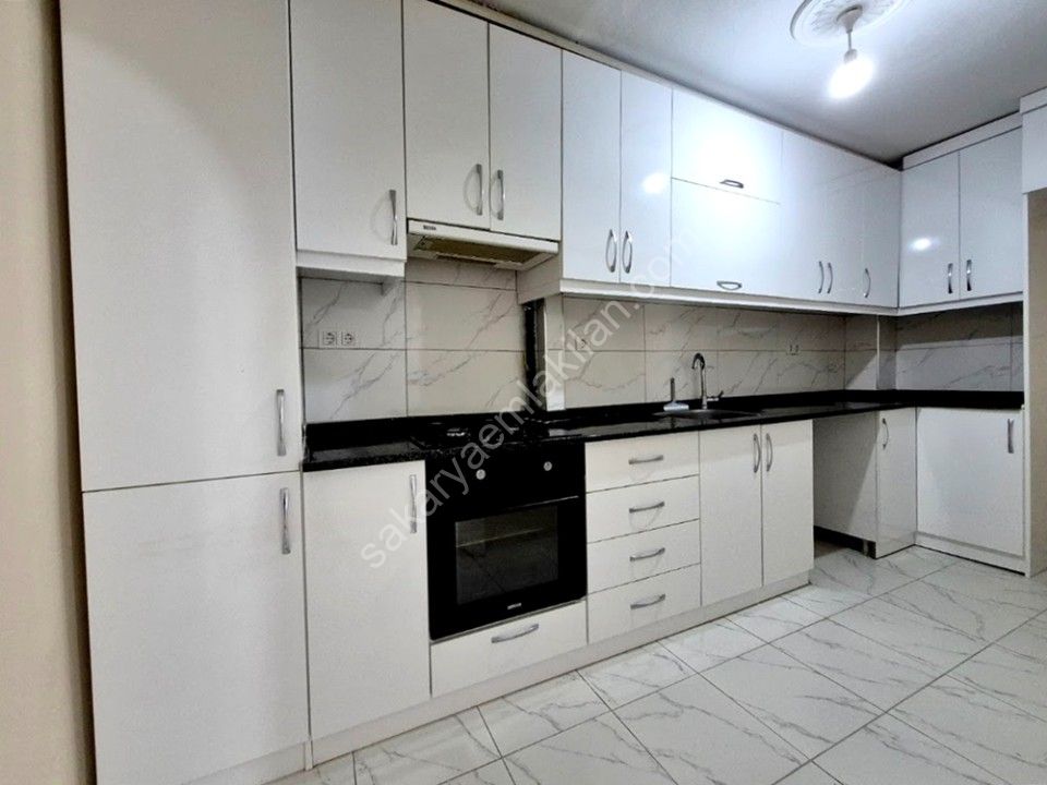 ADAPAZARI MERKEZDE KİRALIK 3+1 DAİRE